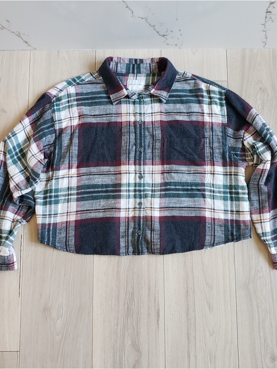 American Eagle Outfitters Tops - American Eagle Plaid Shirt in Navy, Green & Burgundy